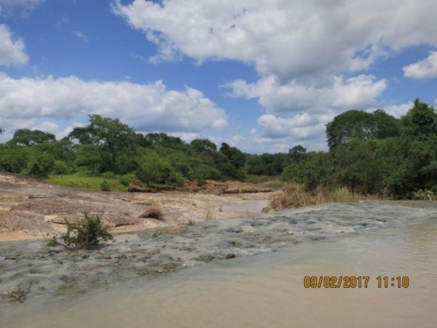 embankment of mtshabezi river zimbabwe