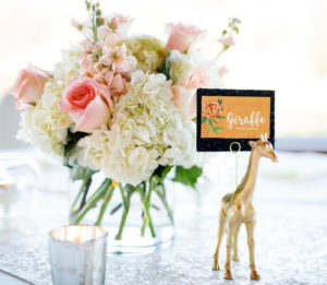 giraffe table card holder